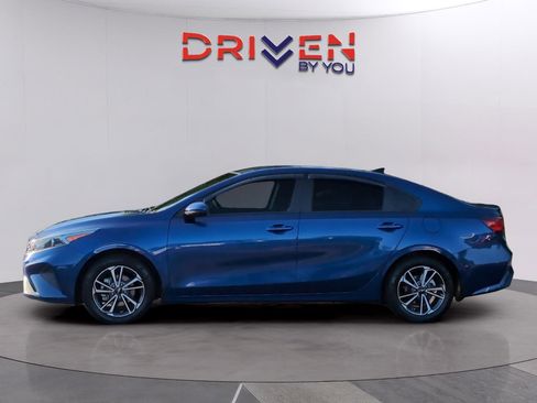 Used 2022 Kia Forte LXS image 2