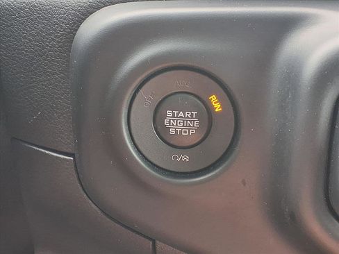 Used 2021 Jeep Gladiator Sport image 13