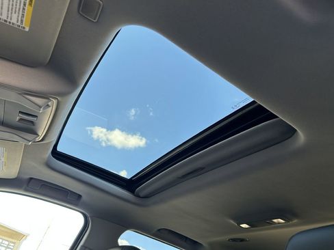 Used 2020 Cadillac Escalade Luxury image 17