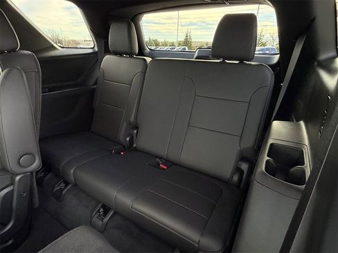 Used 2023 Chevrolet Traverse Premier image 30