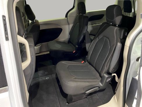 Used 2022 Chrysler Voyager LX FWD image 19