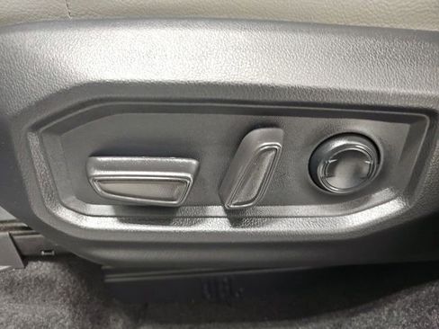 Used 2024 Toyota Tundra Limited AWD/4WD image 16