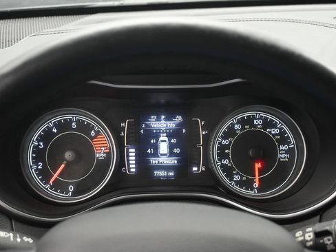 Used 2021 Jeep Cherokee Latitude Plus AWD/4WD image 13