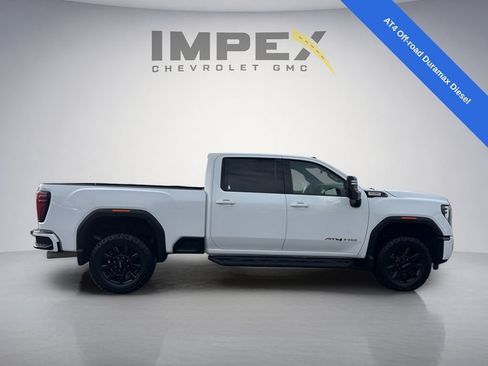 Used 2024 GMC Sierra 2500 AT4 w/ AT4 Preferred Package AWD/4WD image 6