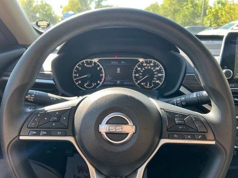 Used 2023 Nissan Altima 2.5 SV image 9