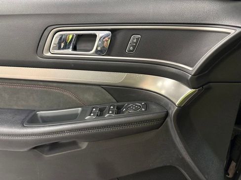 Used 2018 Ford Explorer XLT w/ Equipment Group 202A FWD image 37