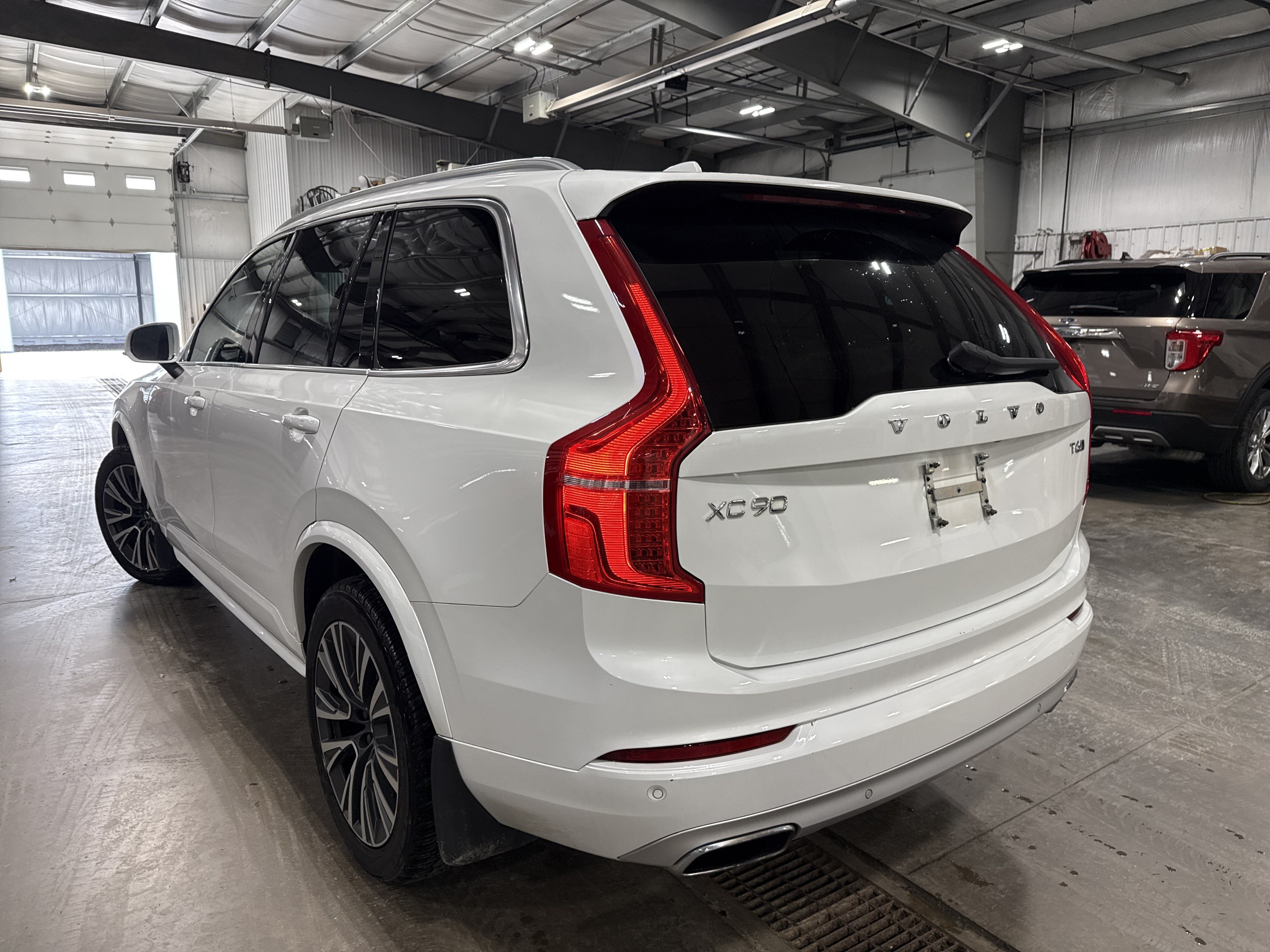 Used 2020 Volvo XC90 T6 Momentum AWD/4WD image 4