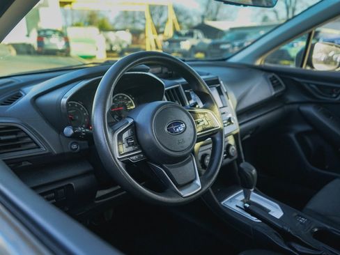 Used 2019 Subaru Impreza 2.0i Premium image 6
