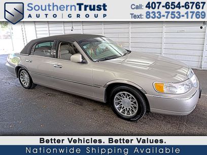 Used 2001 Lincoln Town Car Signature