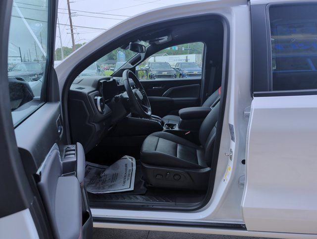 Used 2026 Chevrolet Colorado Z71 w/ Technology Package AWD/4WD image 12