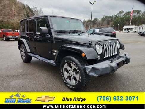 Used 2017 Jeep Wrangler Unlimited Sahara w/ Connectivity Group image 10