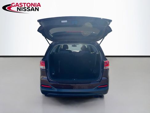 Used 2018 Kia Sorento LX image 35