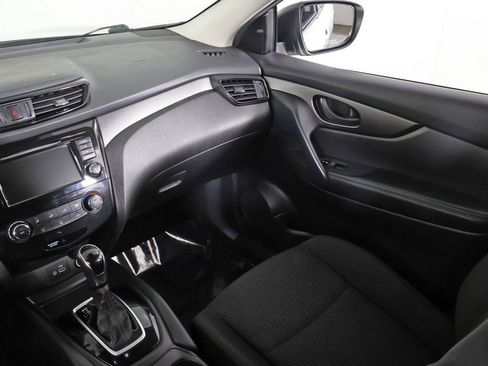 Used 2020 Nissan Rogue Sport S image 31