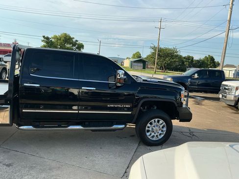 Used 2017 GMC Sierra 3500 Denali w/ Duramax Plus Package AWD/4WD image 5