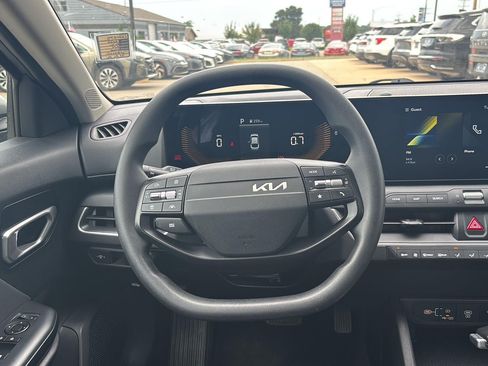 Used 2025 Kia K4 FWD image 8