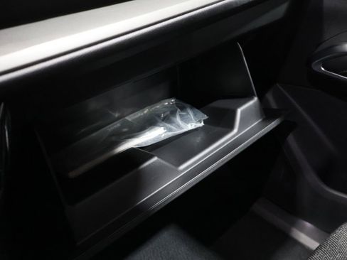 Used 2024 Chevrolet Traverse LT image 36