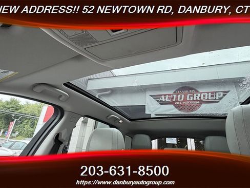 Used 2017 Land Rover Discovery Sport HSE Luxury AWD/4WD image 28