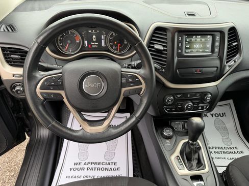 Used 2016 Jeep Cherokee Latitude w/ Cold Weather Group image 11