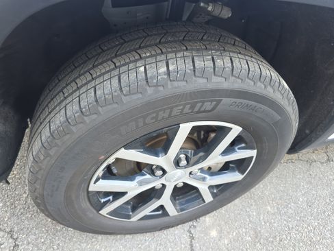 Used 2024 Jeep Grand Cherokee L Limited w/ Luxury Tech Group II image 13