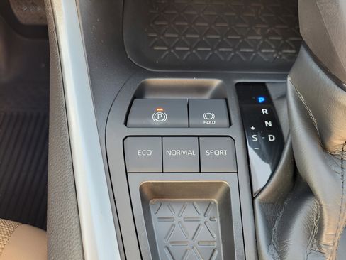 Certified 2022 Toyota RAV4 LE image 29