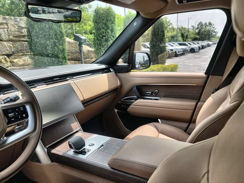 Used 2026 Land Rover Range Rover Long Wheelbase SE AWD/4WD image 13