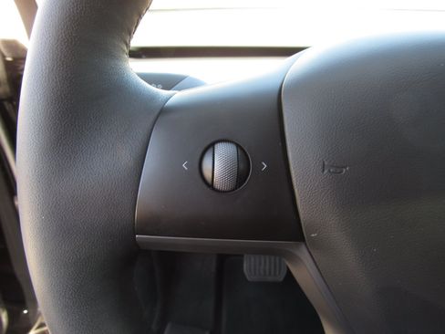 Used 2021 Tesla Model Y Long Range AWD/4WD image 20
