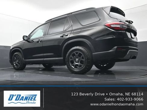 Used 2025 Honda Pilot TrailSport image 22