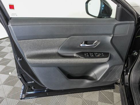 Certified 2025 Nissan Kicks SV image 21