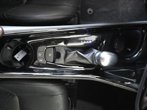 Used 2019 Toyota C-HR Limited FWD image 21