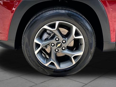 Used 2024 Chevrolet Trax LT w/ LPO, Blackout Package FWD image 11