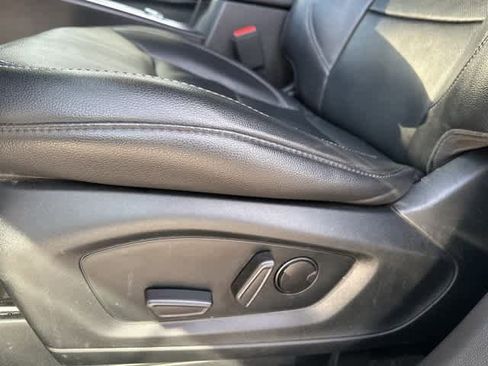 Used 2023 Ford Explorer Limited image 12