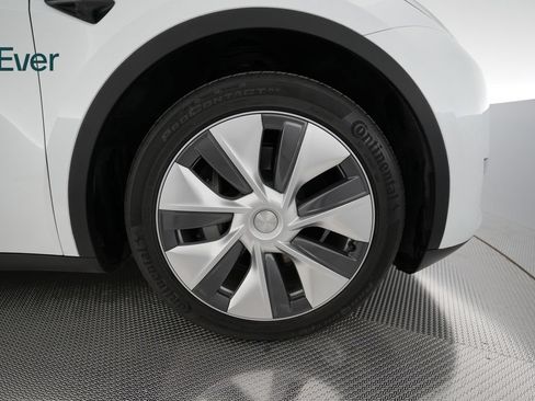 Used 2023 Tesla Model Y Long Range AWD/4WD image 17