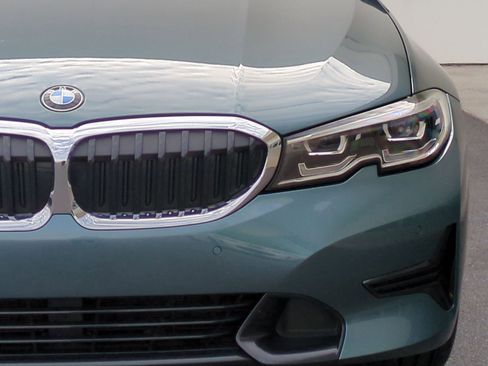 Used 2020 BMW 330i Sedan w/ Convenience Package RWD image 6