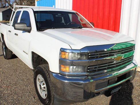 Used 2015 Chevrolet Silverado 2500 W/T AWD/4WD image 4