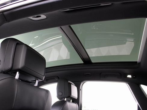 Used 2024 Porsche Macan image 19