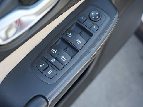 Used 2016 Jeep Cherokee Sport image 16