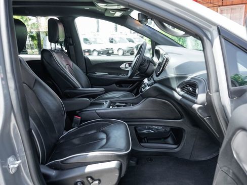 Used 2022 Chrysler Pacifica Limited w/ S Appearance Package FWD image 42