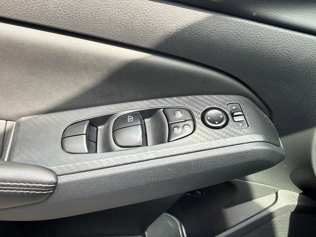Used 2025 Nissan Altima 2.5 SV FWD image 27