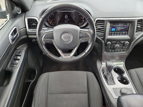 Used 2019 Jeep Grand Cherokee Laredo AWD/4WD image 21