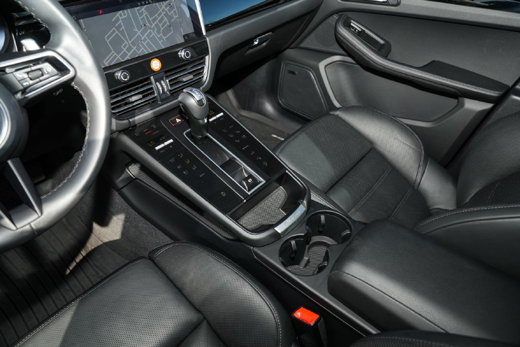 Certified 2026 Porsche Macan AWD/4WD image 27