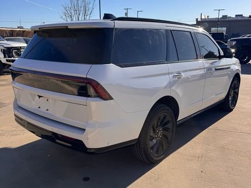 Used 2025 Lincoln Navigator Reserve w/ Jet Appearance Package image 8