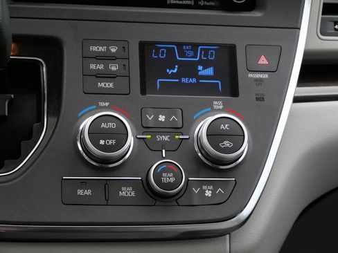 Used 2018 Toyota Sienna XLE w/ XLE Navigation Package AWD/4WD image 20