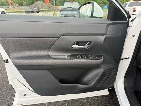 New 2025 Nissan Kicks SV image 9