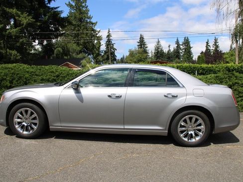 Used 2011 Chrysler 300 C RWD image 14
