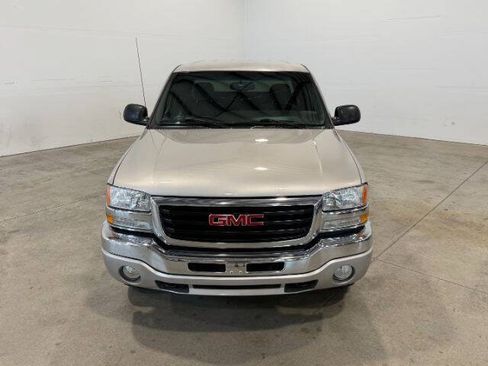 Used 2005 GMC Sierra 1500 SLE w/ Off-Road Package AWD/4WD image 4