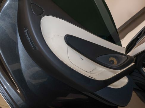 Used 2018 McLaren 570S RWD image 14