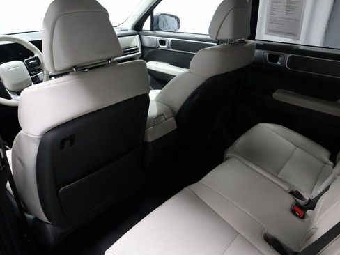 Certified 2025 Hyundai Santa Fe SEL image 18