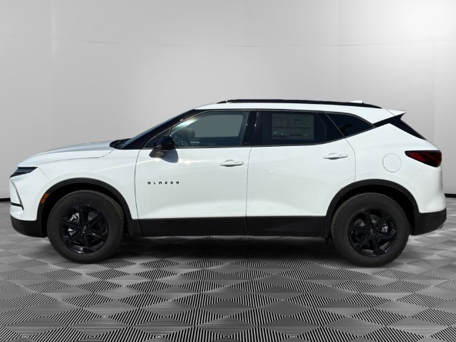 New 2026 Chevrolet Blazer LT w/ Convenience Package AWD/4WD image 2
