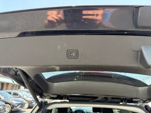 Used 2020 Chevrolet Traverse LT FWD image 16