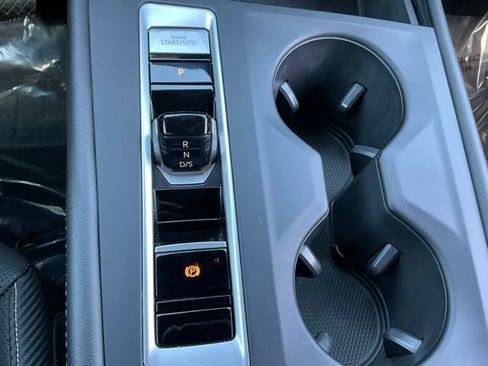 Certified 2024 Volkswagen Atlas Cross Sport SE FWD image 25